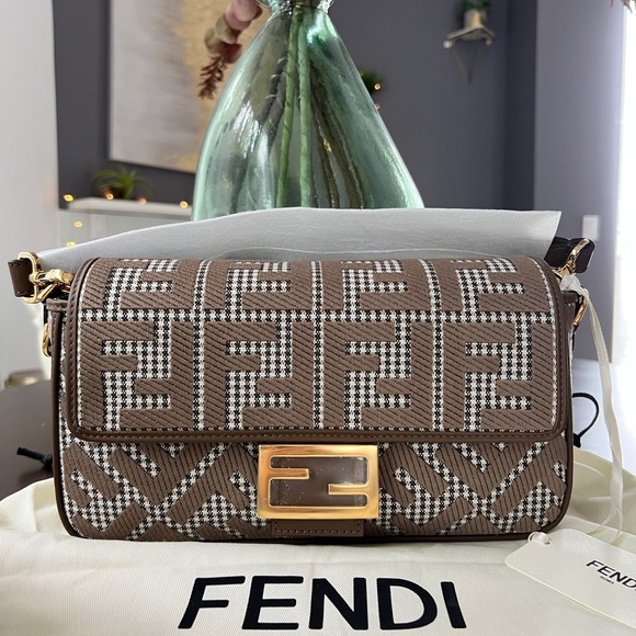 SOLD: Fendi Baguette Houndstooth Zucca in Brown - Picture 3 of 14